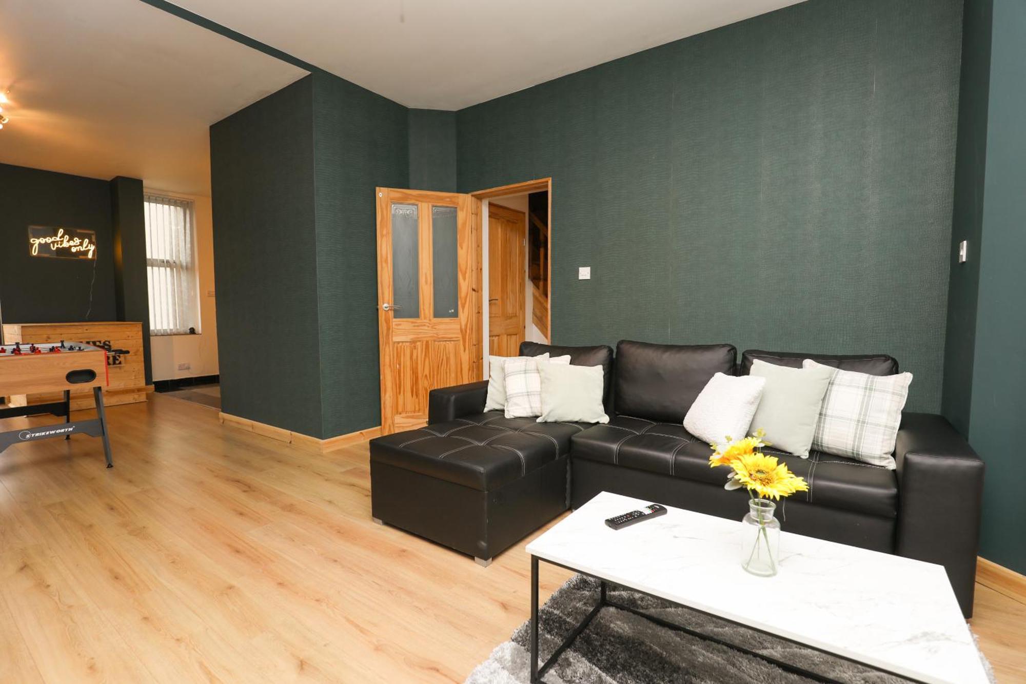 Anfield Luxe Retreat - Stylish Stay With Parking - Steps From Stadium - Short Drive To City Centre Liverpool Exterior photo